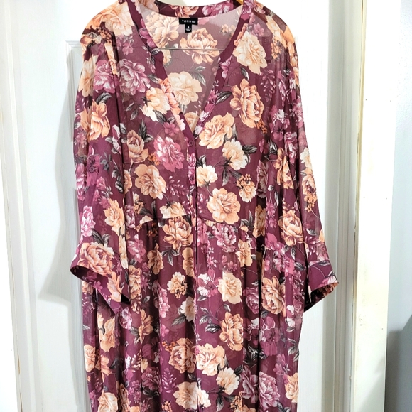 3/4 Torrid Hi Low Blouse - Picture 1 of 3